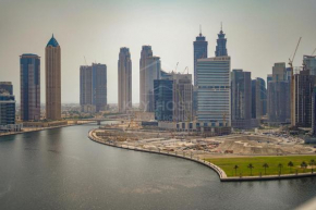 KeyHost - Damac Prive - 1BR Luxury Canal View - K1790, Dubai